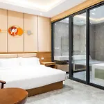 Home Me Hotel