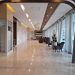 Shore 1 & 3 Residences Moa 1Br With Balcony By Darpm