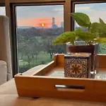 1Br Suite Golf Course View In Bgc With 200Mbps Net