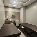Modern Condo Near Us Embassy