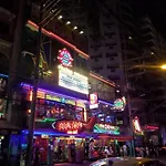 Downtown Makati Malls And Bars At Your Doorsteps