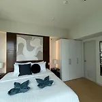 Palms Paradise With The Best View Of Bgc Plus Netflix