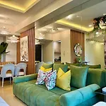 Palms Paradise With The Best View Of Bgc Plus Netflix