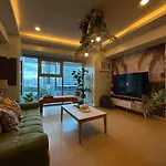 Palms Paradise With The Best View Of Bgc Plus Netflix