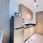 Staycation Near Sm Moa By Shara Dungo