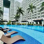 Icy Condotel In Shell Residences
