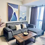 City Lights Apartment In Bgc
