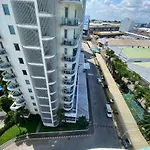2Br Condo Azure Netflix, Karaoke & Board Games