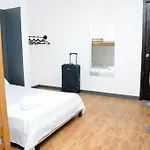 Chill-Out Guesthouse Manila