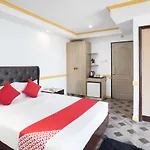 Oyo 138 White Palace Hotel