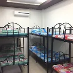 Christina\'S Guesthouse & Restaurant