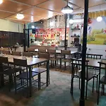 Christina\'S Guesthouse & Restaurant