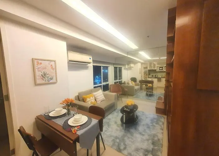 Bgc Taguig Cozy 2 Bedroom Loft, With Stunning Bgc Skyline View!