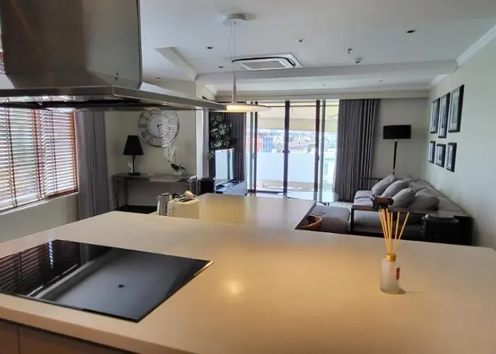 Poblacion Penthouse Suite With Private Roofdeck