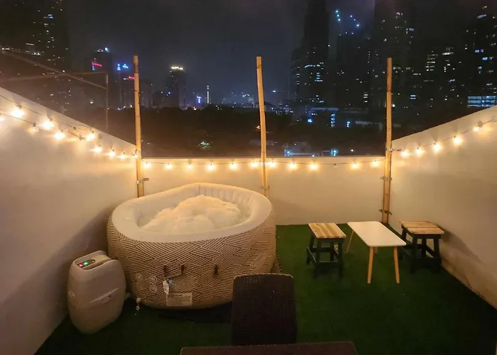 Ultimate Staycation With Jacuzzi And Arcade