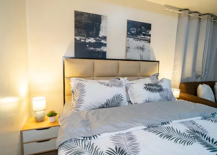 A2J Luxury 2Br Bgc Suite Near Sm Aura, Market2X