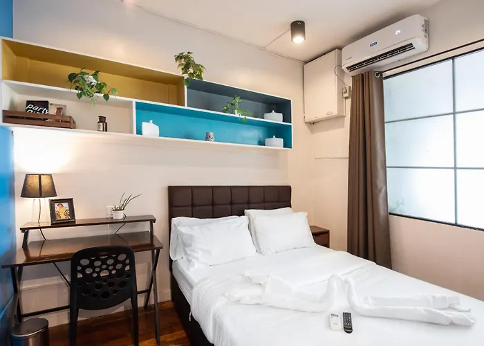 Homey And Cozey Poblacion Makati S07