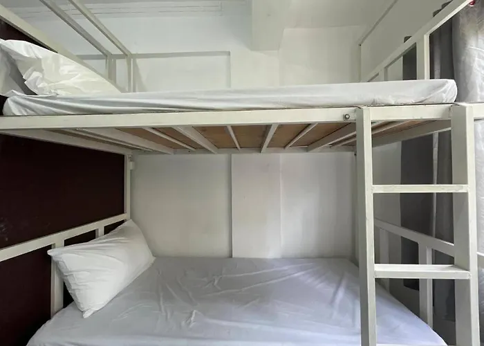Lawton Residences Studio Room 2I - 4 Pax