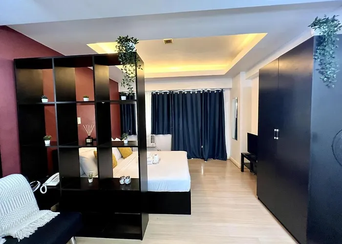 Newly Renovated Greenbelt Home With Balcony Parkview