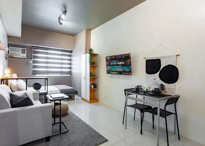 Makati Condo Near Naia & Greenbelt - Free Parking!