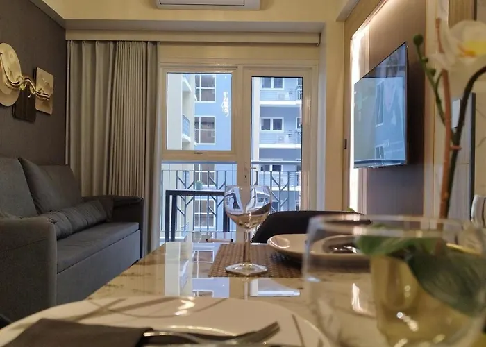 Savvy Suites Combined 6Br Near Okada