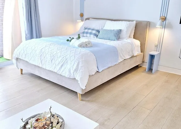 Luxury Coastal, Grand Canal View