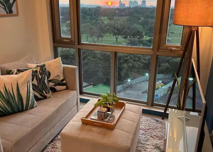 1Br Suite Golf Course View In Bgc With 200Mbps Net