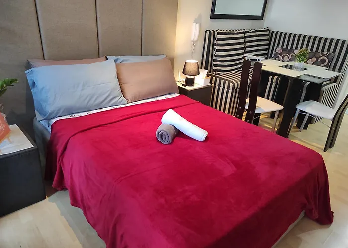 Staycation In Makati, Gramercy 56Th Flr, Facing The City And Rockwell