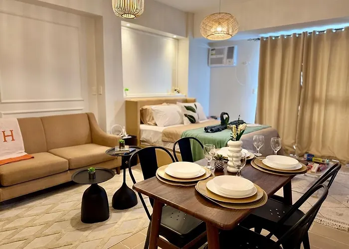 Cozy Staycation Venice With Balcony Mckinley Near Bgc