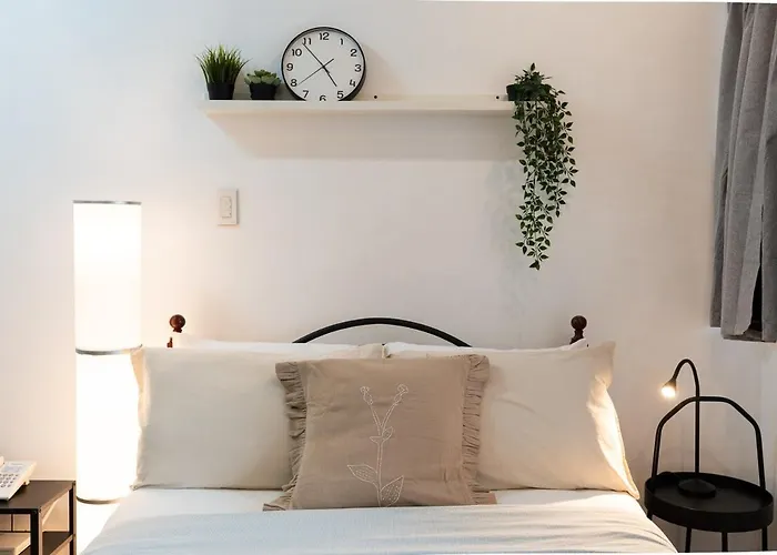 Comfy Greenbelt Suite - Fiber Wifi & Free Pool