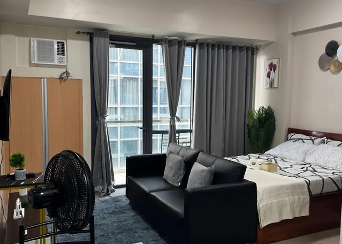 Condo With Balcony Across Naia Terminal 3