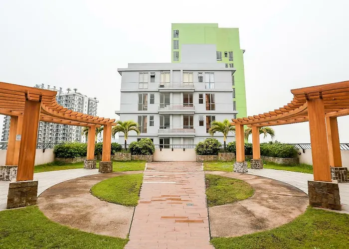 Oyo 215 Sunshine City Suites