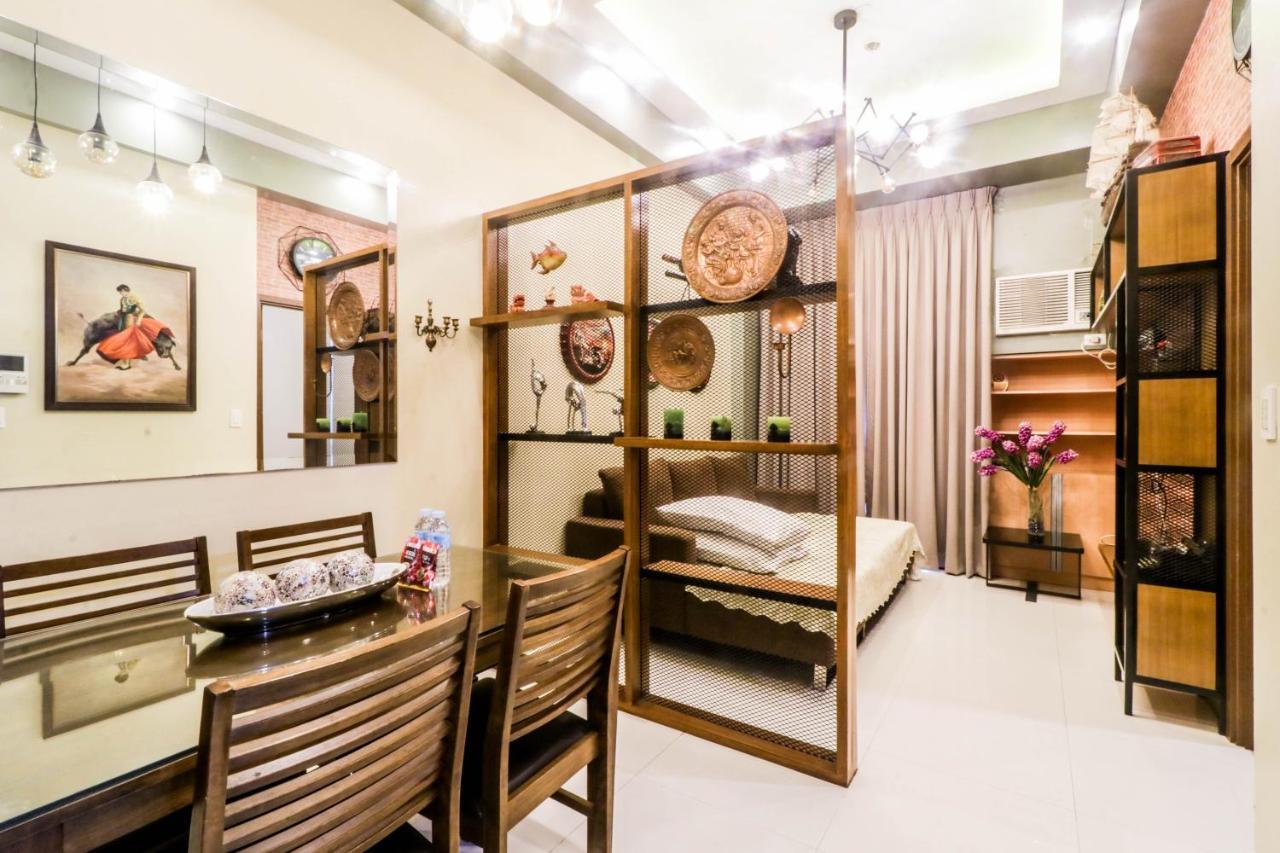 Prs At One Palm Tree Near Airport Apartment Manila
