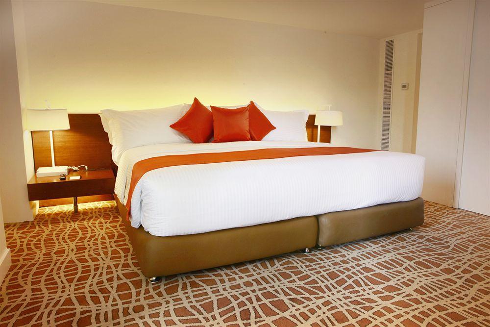 Manila Pavilion Hotel And Casino Hotel 4*