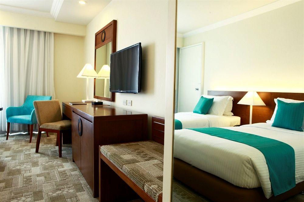Manila Pavilion Hotel And Casino 4*
