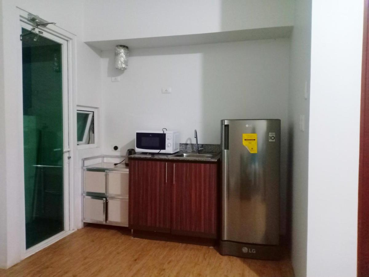 Staycation In Alabang Apartment *