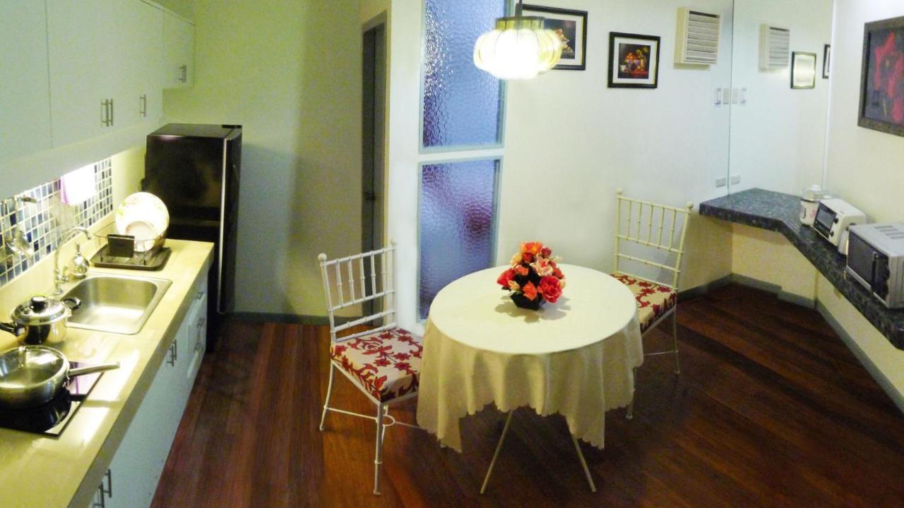 1775 Adriatico Apartment