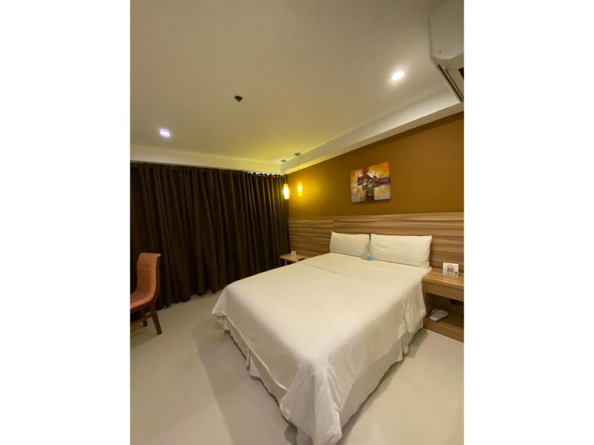 Hotel Capital O 820 Guijo Suites Makati