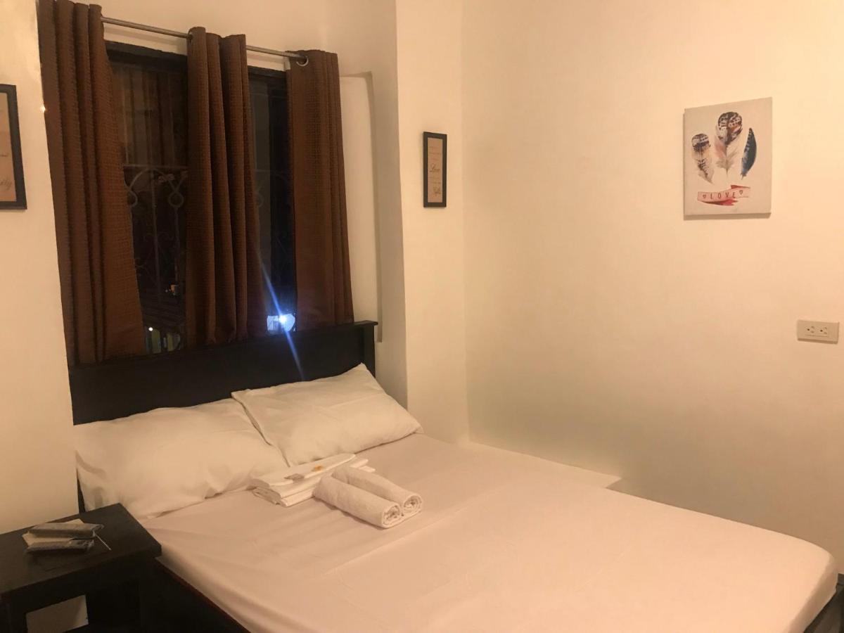 Gerlin And Otchow Eatery Aparthotel Manila
