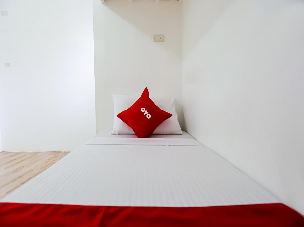 Super Oyo 665 Pasay Centrale Hotel 2*