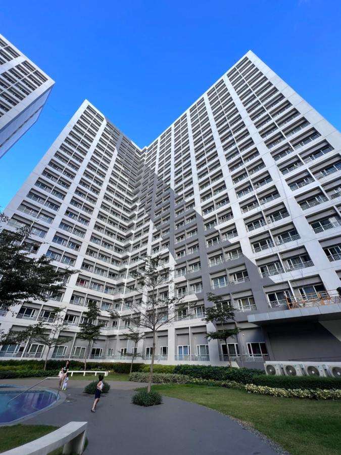 Taguig Grace Residences With Small Balcony Manila
