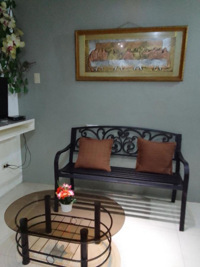 Apartamento Emmanuel's Service Near The Airport Manila
