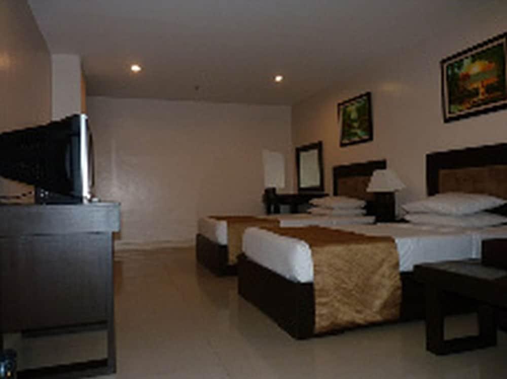 Hotel Paragon Tower 2*