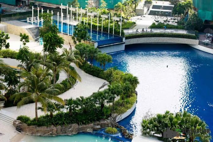 Azure Urban Staycation *