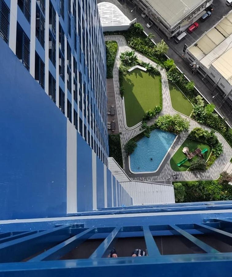 Fully Furnished Studio With Balcony In Air Residences Makati Philippines *