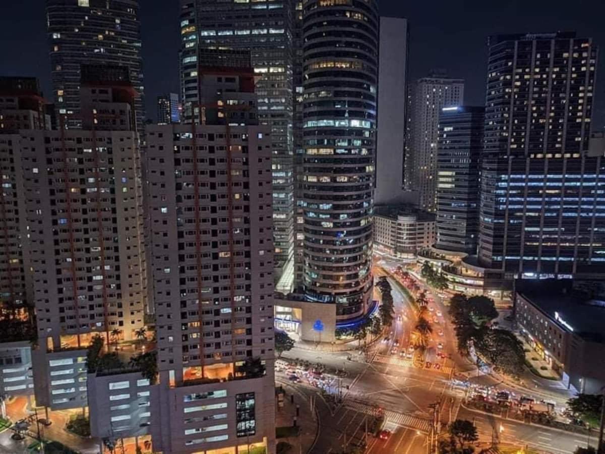 Aparthotel Fully Furnished Studio With Balcony In Air Residences Makati Philippines *