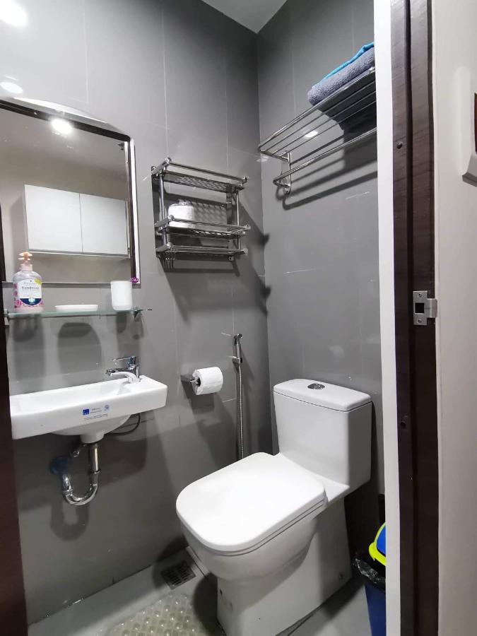 Fully Furnished Studio With Balcony In Air Residences Makati Philippines *