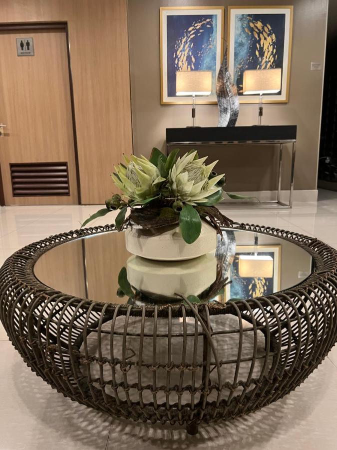 Shell Residences Mall Of Asia Apartment *