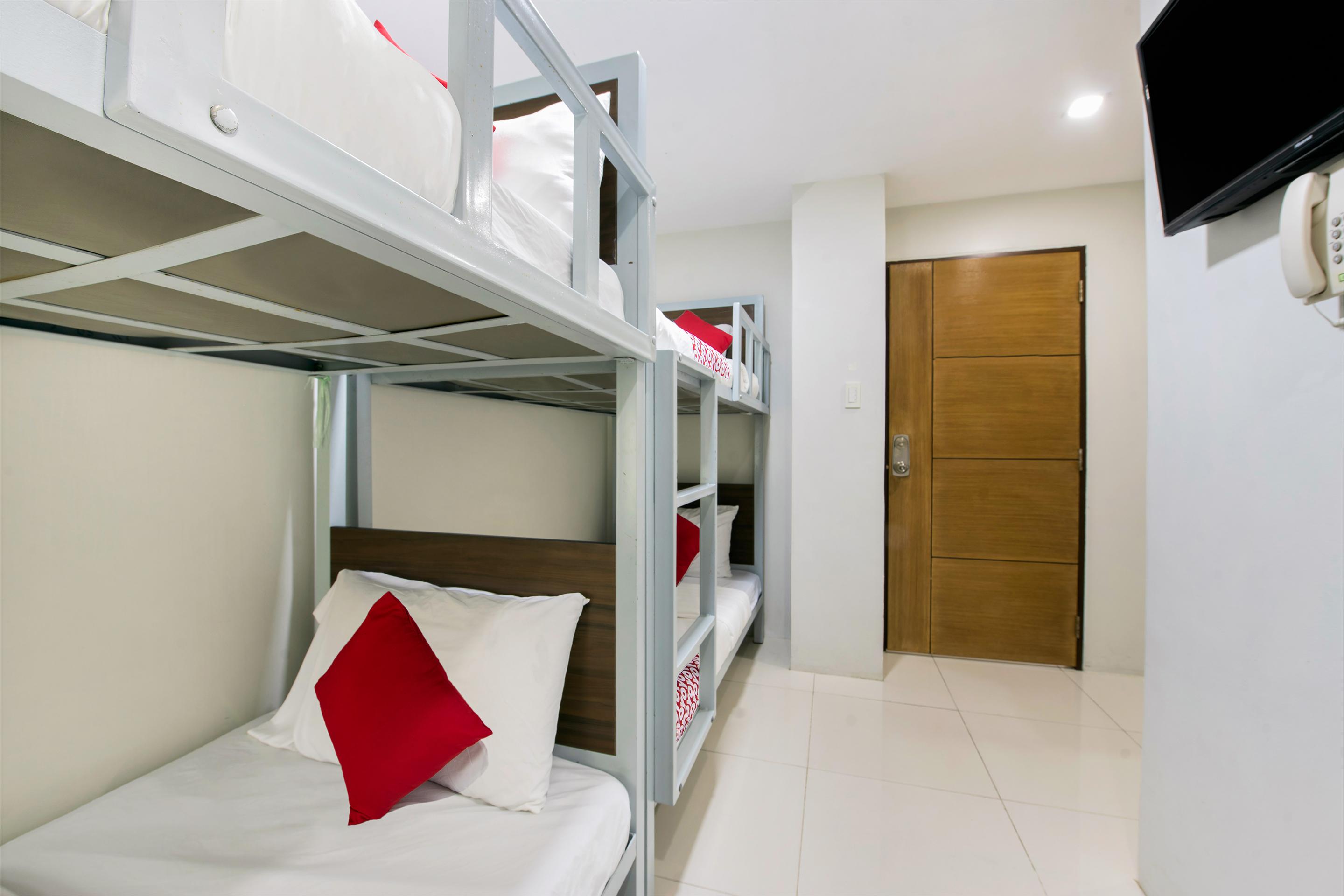 Oyo 152 Sangco Condotel Hotel 3*