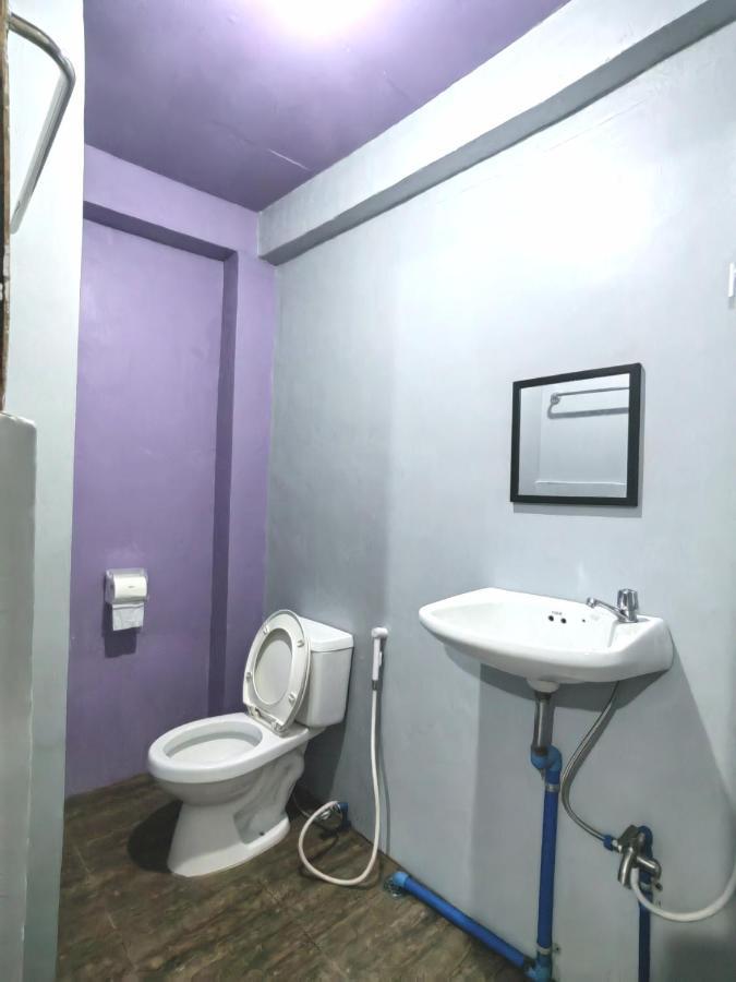 Manila Nomads Hostel *